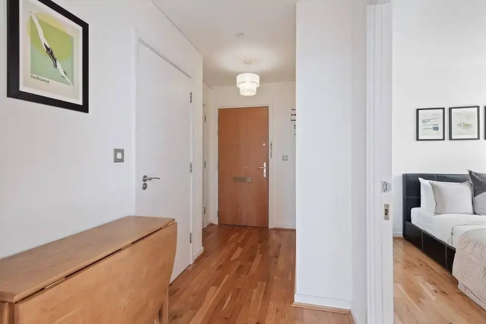 Chic 1 BDR W/balcony in Greenwich, 7mins to st