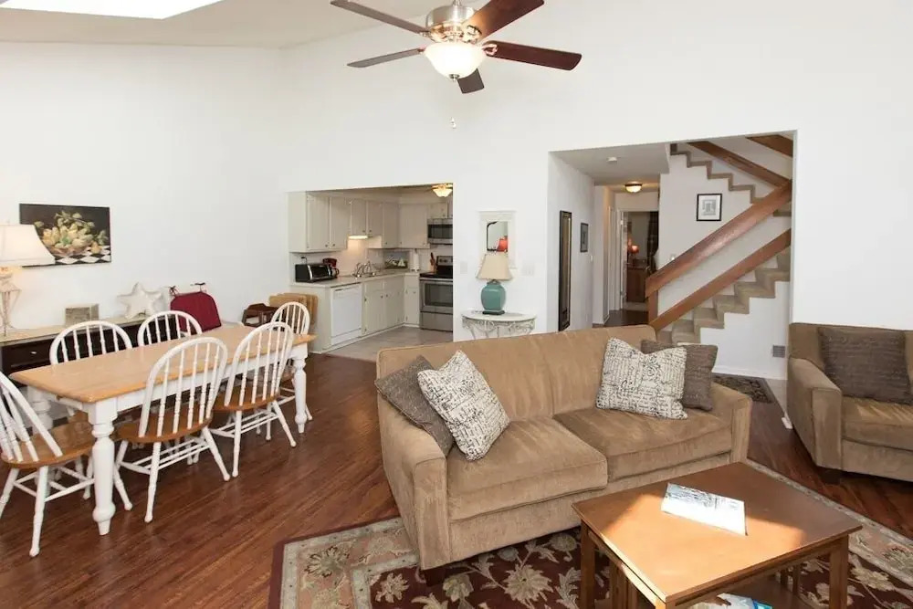 Beach Wood Retreat 4 Bedrooms 2 Bathrooms Home