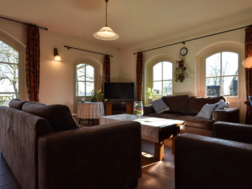 Spacious holiday farm in Bronckhorst with private garden