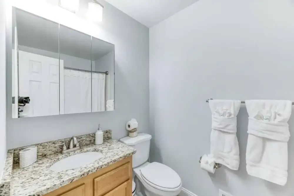 3BR Modern Home w Pool Sunroom National Harbor, Fort Washington