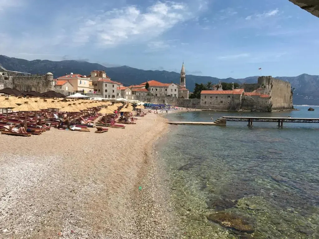 Panoramic sea view 3-bedroom apartment 50 m from the sea