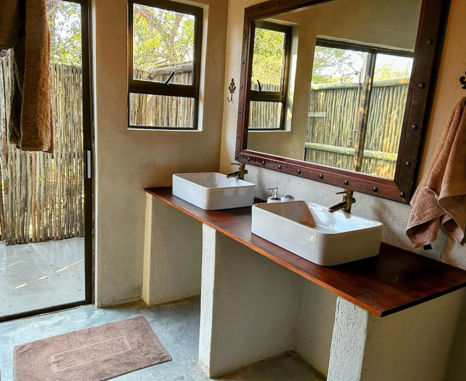 Leadwood Tree Safari Lodge