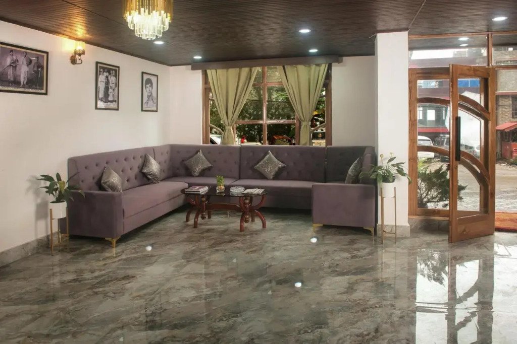7 Mirror Hotel