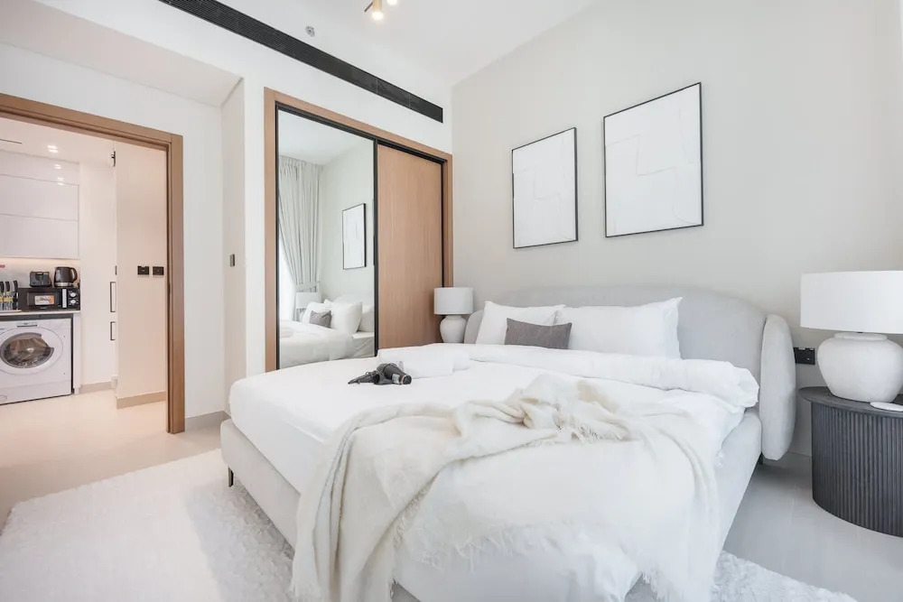Gorgeous 1 Bedroom in Binghatti House and Sleeps 4
