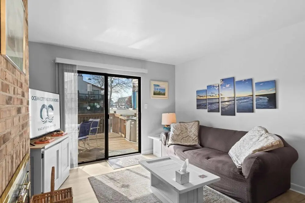 Rustic Harbor I Canal-front 3BR Condo, Private Deck & Fenced Yard