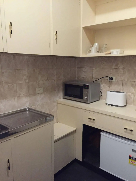 Adelaide Motel & Backpackers