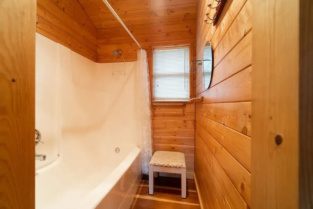 Pine Beach 2 Bedroom Cottage