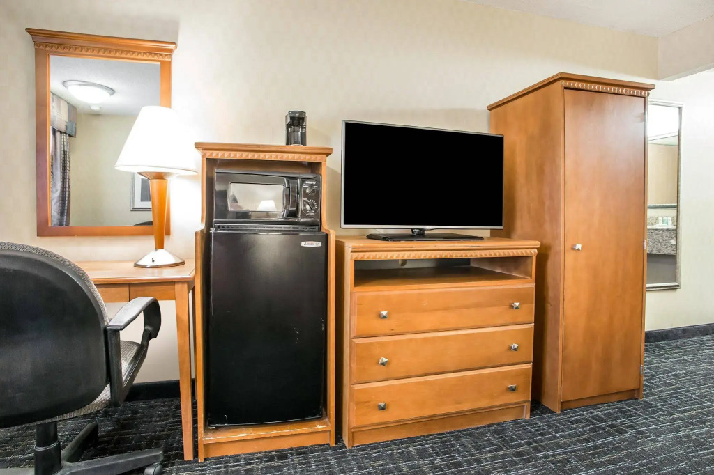 Hibiscus Inn & Suites