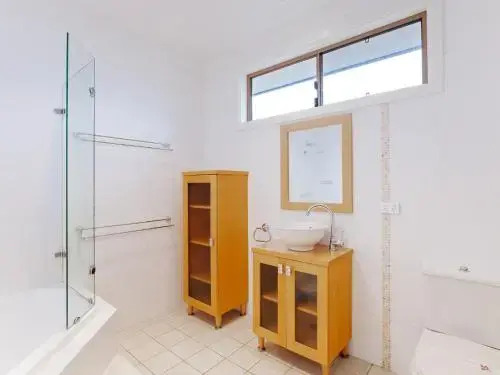 Beauty And The Beach', 88 Foreshore Drive - Large Home With Wifi And Water Views