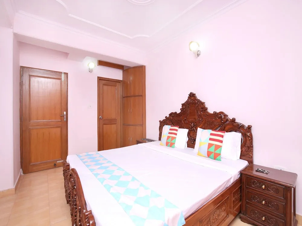 OYO 15381 Home Luxurious 3BHK City View Vikas Nagar