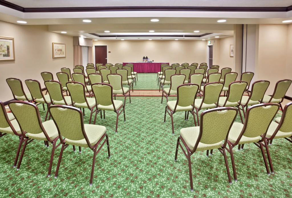 Holiday Inn Express Hotel & Suites Ontario by IHG