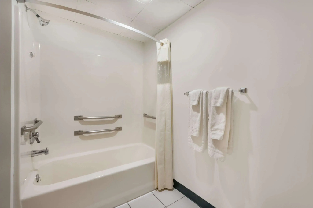 Days Inn by Wyndham Osage Beach Lake of the Ozarks