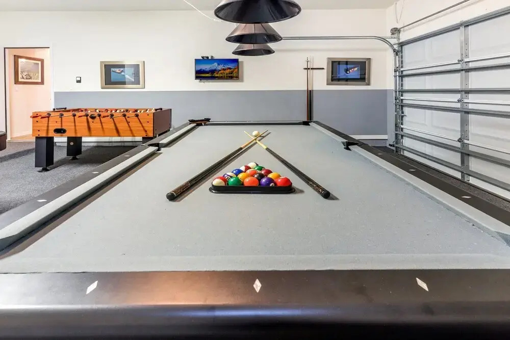 Gated,south Facing Pool With Spa, Games Room & BBQ