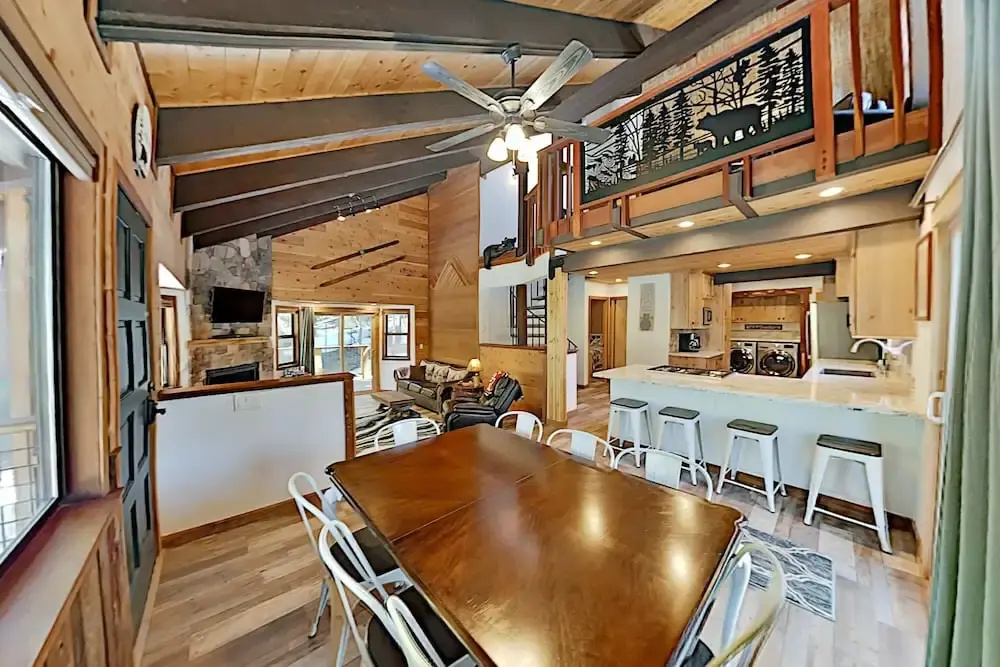 Cozy All-Season Cabin Near Shops, Beach, Skiing home