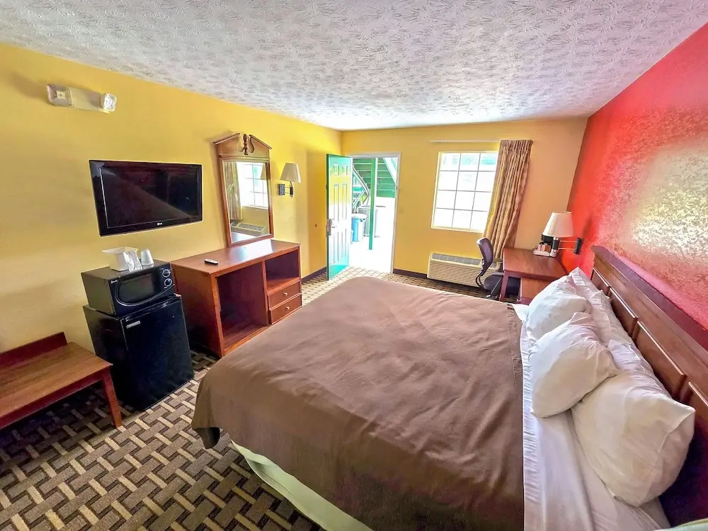 Budgetel Inn Suites Pine Mountain