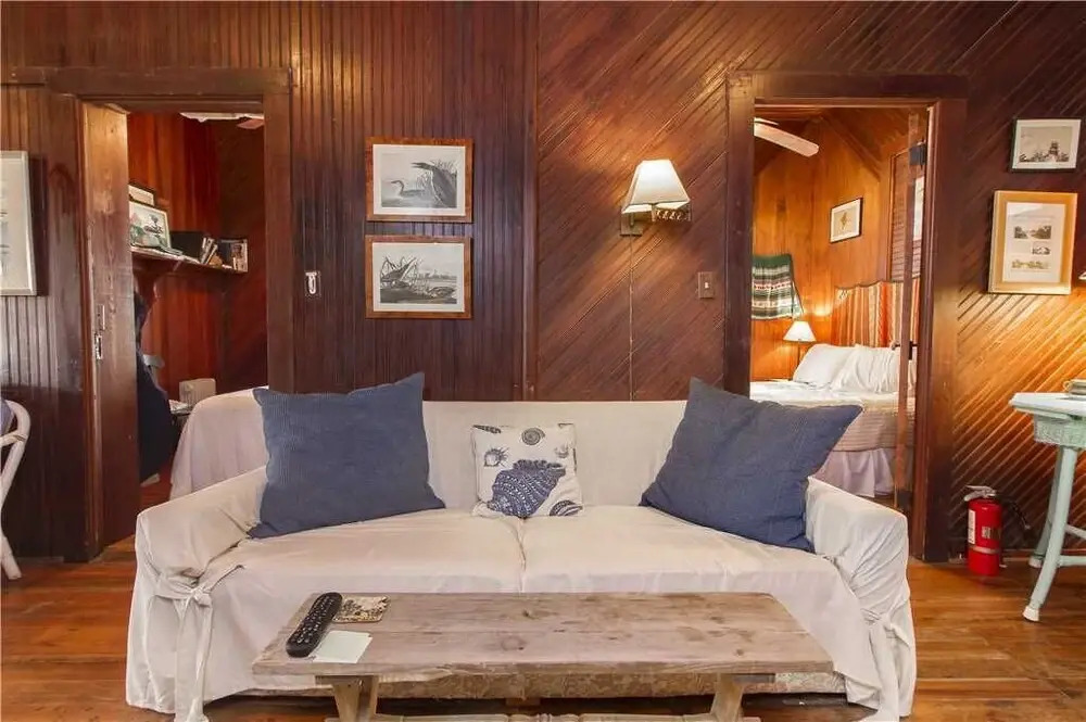 The Historic Lodge, 5 Bedrooms, Sleeps 10, Ocean Front, WiFi