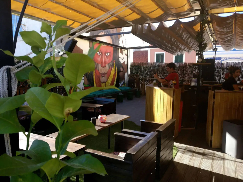 Al-Ushbuna Residence & Hostel