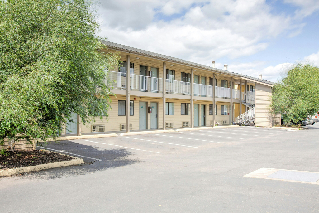 OYO Woodland Hotel and Suites