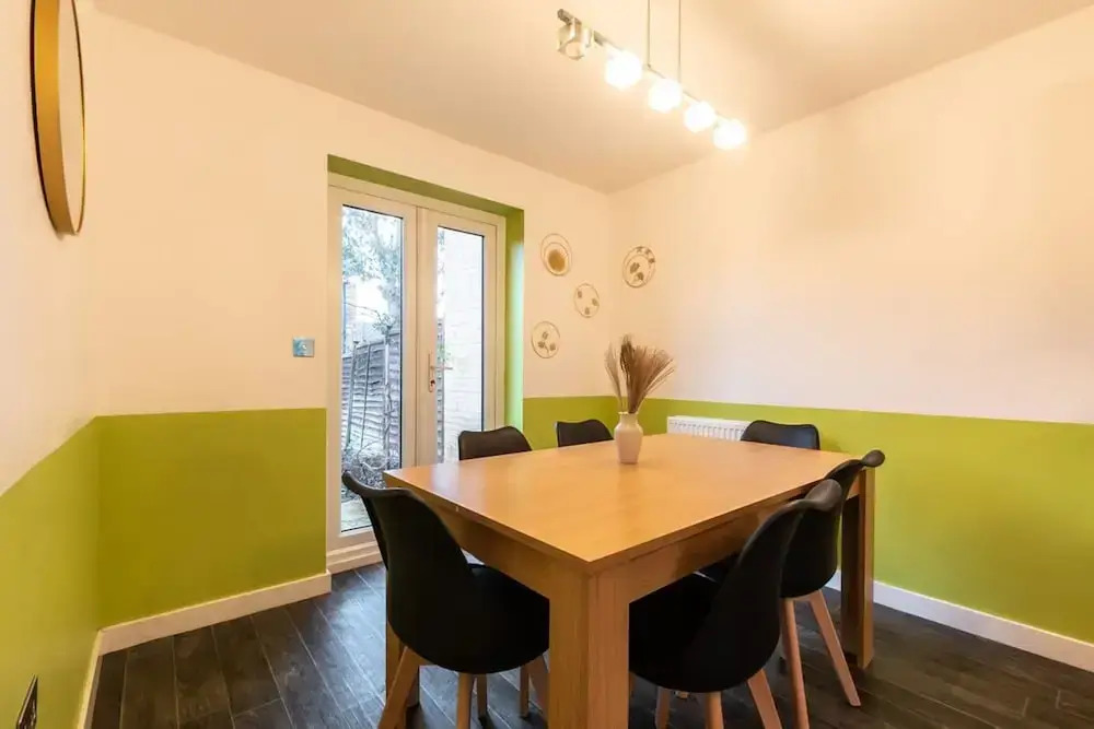 Host Stay Moresby Way
