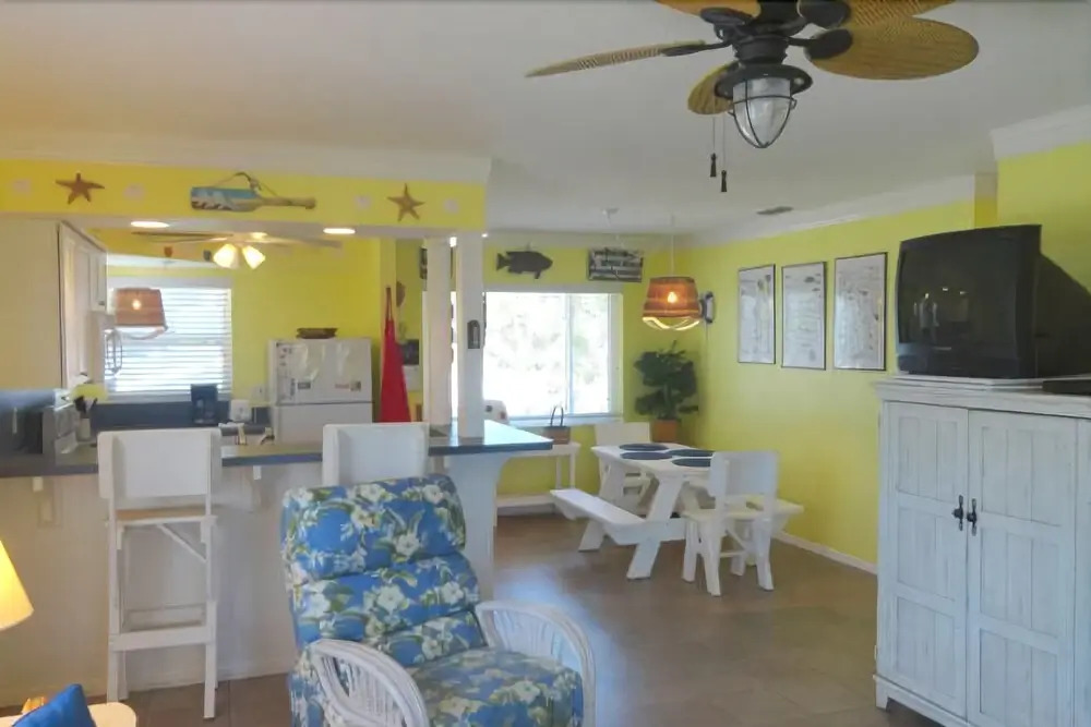 AM Beach Place Unit 4