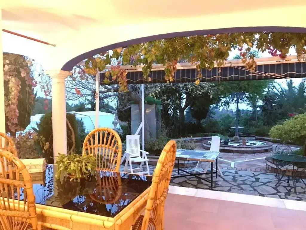 4 bedrooms villa with sea view private pool and enclosed garden at Estepona 1 km away from the beach
