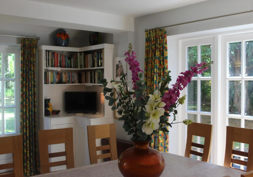 Lovely Family home with Beautiful Large gardens dog friendly