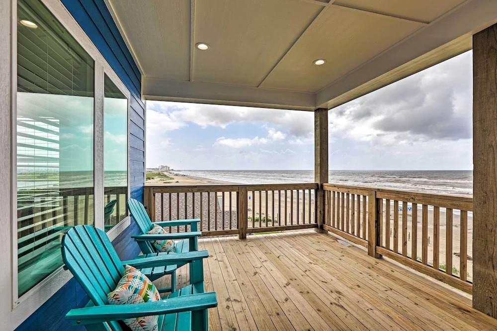 ‘Villa Azul’ Home in Galveston w/ Ocean-View Deck