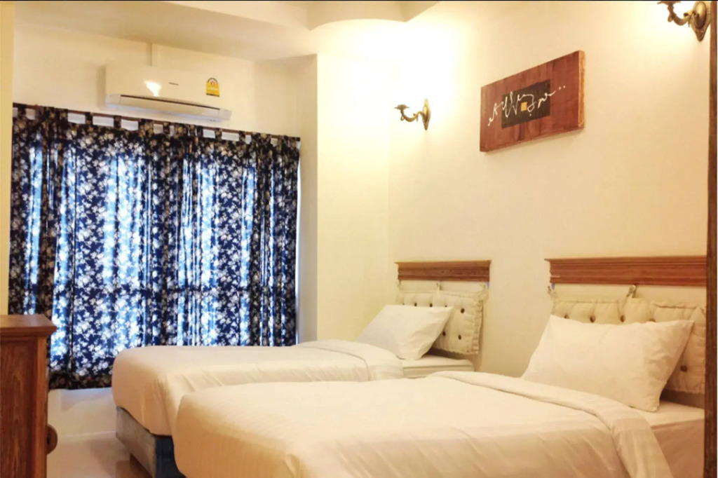 Yellow Tique Hotel