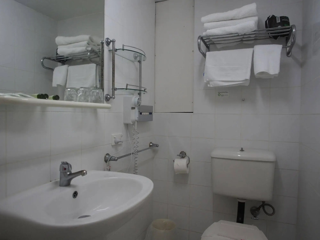 Edgecliff Lodge Motel
