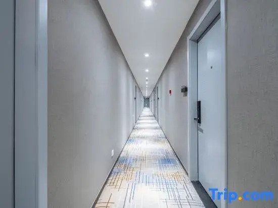 Huayu Light Hotel (Keqiao RT-Mart Pearl Square Subway Station Branch)