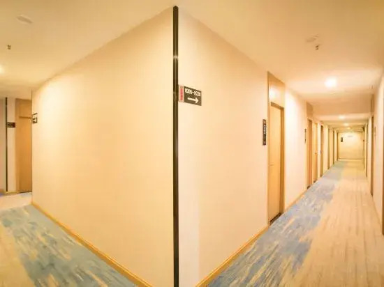 Shell Hotel (Zhuhai Gongbei Port, Fuhuali Wal-Mart)