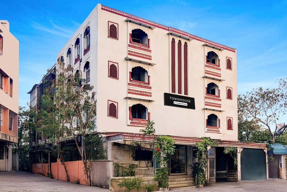 Townhouse Chandpole Metro Station 2