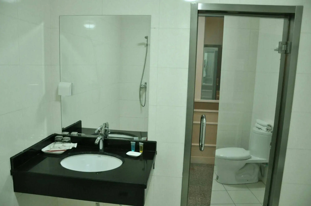 Dalian Yijia Business Hotel