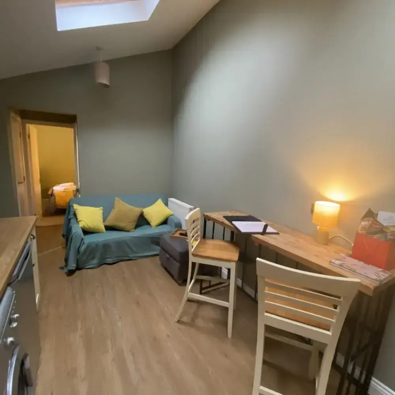 Private Annex, Parking, Wifi, 2mins to J48 A1 M1