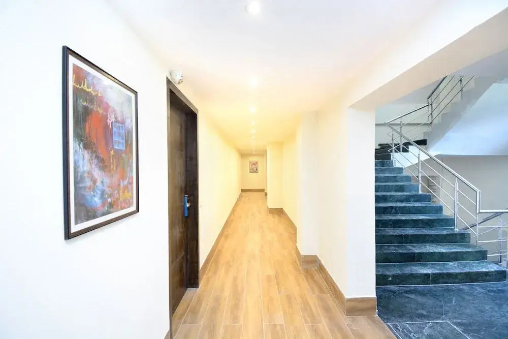 Capital O 37234 Reejas Inns N Suites