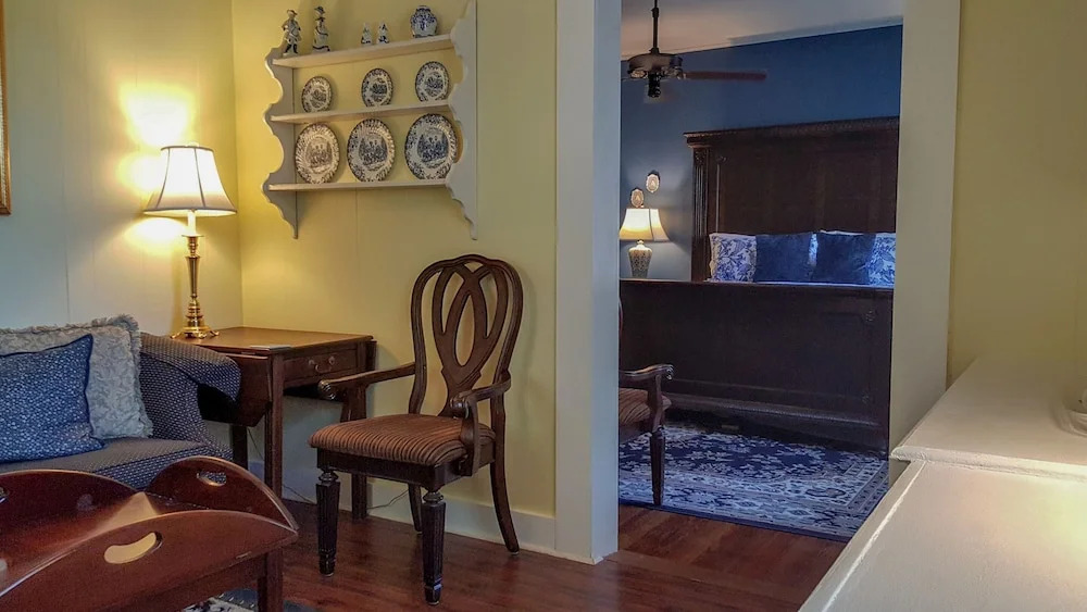 Andrew Morris House Bed and Breakfast