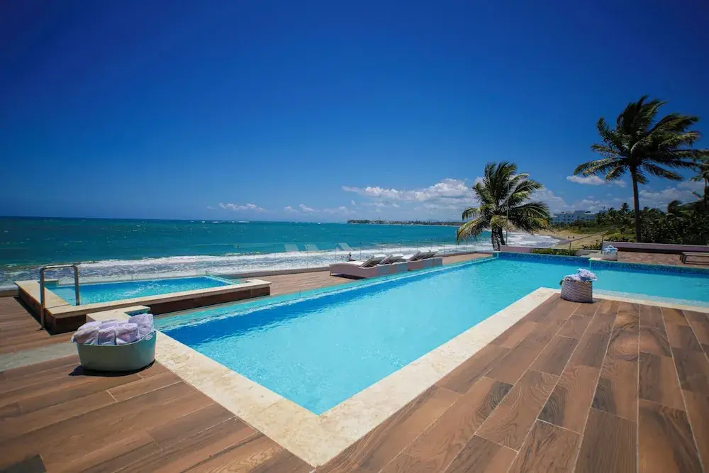 Oceanfront Luxury 10BR Villa
