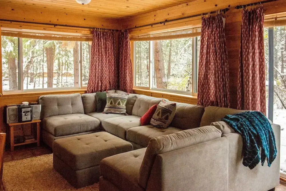 Romantic Riverfront Cottage - 1 Mile to Winthrop!