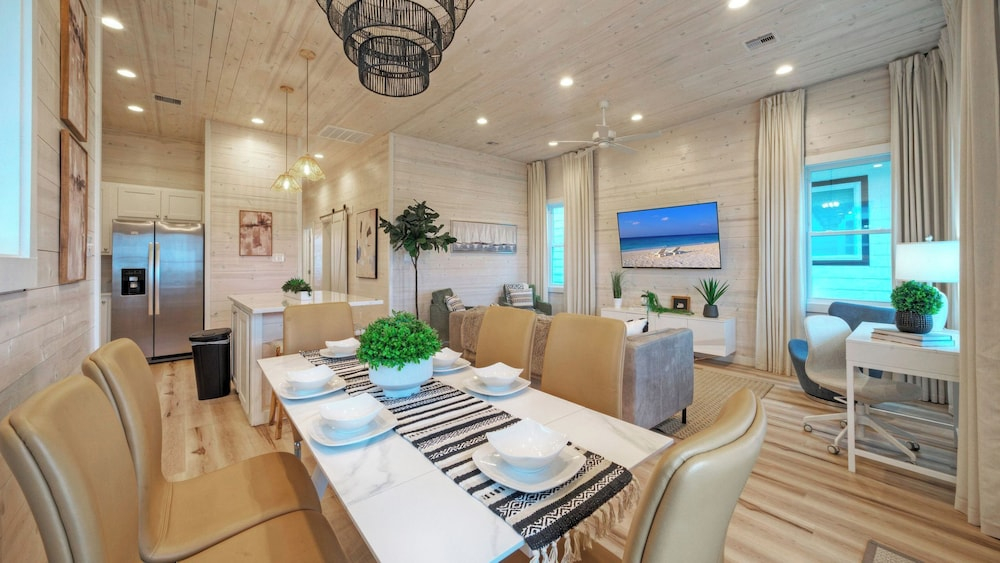 2 Homes, Sleeps 22 2 Private Pools, Firepit, Steps to Beach Boardwalk Access
