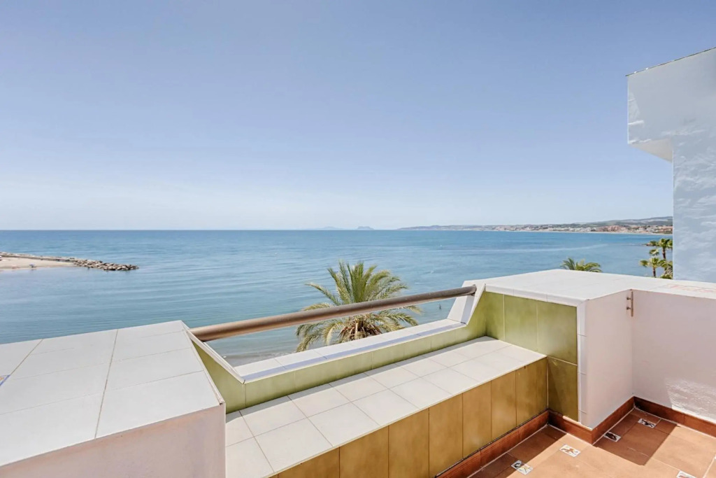 Front Sea View Apartment Estepona