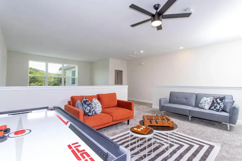 Stunning 5 Bd w/ Pool Close to Disney @ Storey Lake 2767
