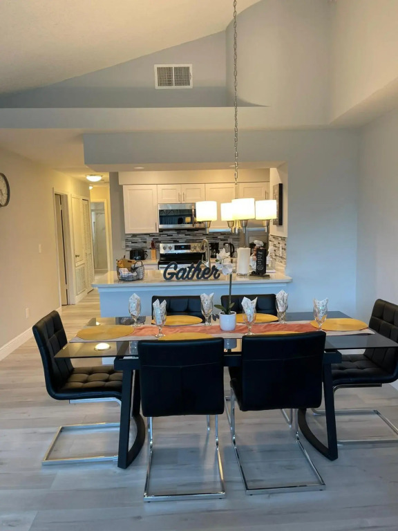 Grand Executive 3BD Condo Apartment Near Disney Parks 4