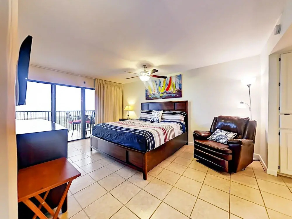 2800 Gulf Blvd Condo Unit 305 2 Bedrooms 2 Bathrooms Condo