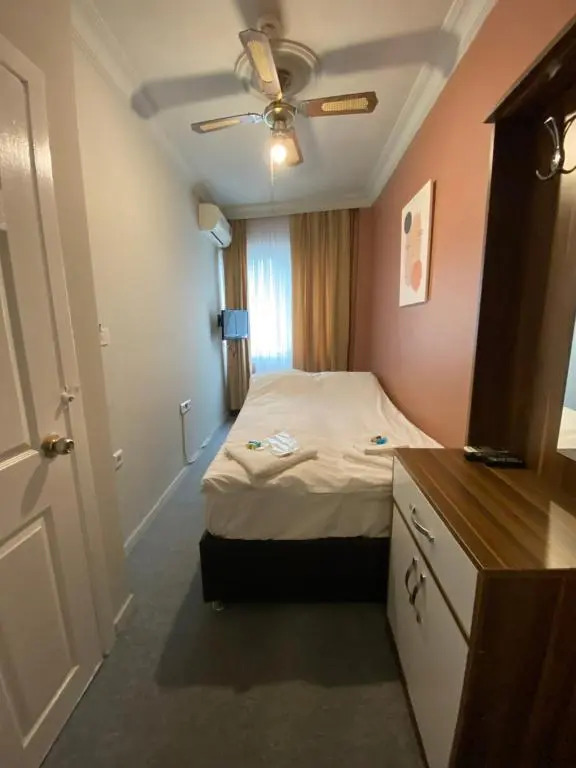 Simon Hotel
