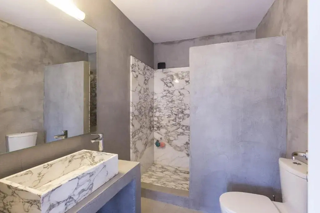 Modern home with 2 apartments, a swimming pool and sea view, in the area of Koundouros