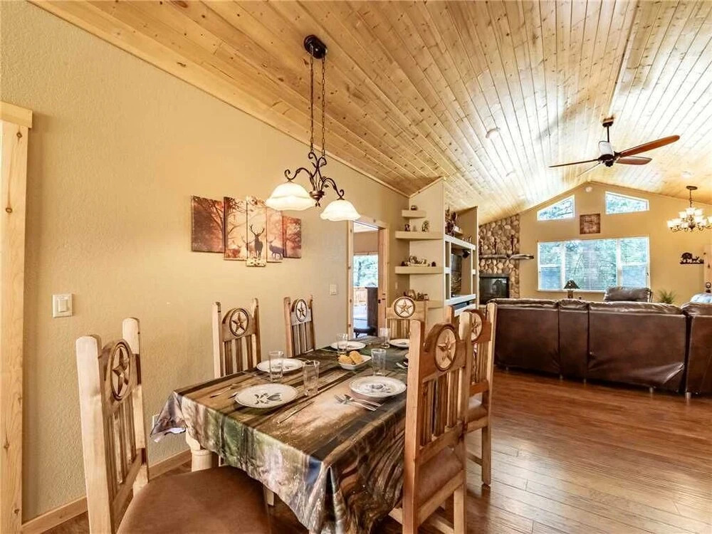 Heavenly Pines - Three Bedroom Cabin with Hot Tub