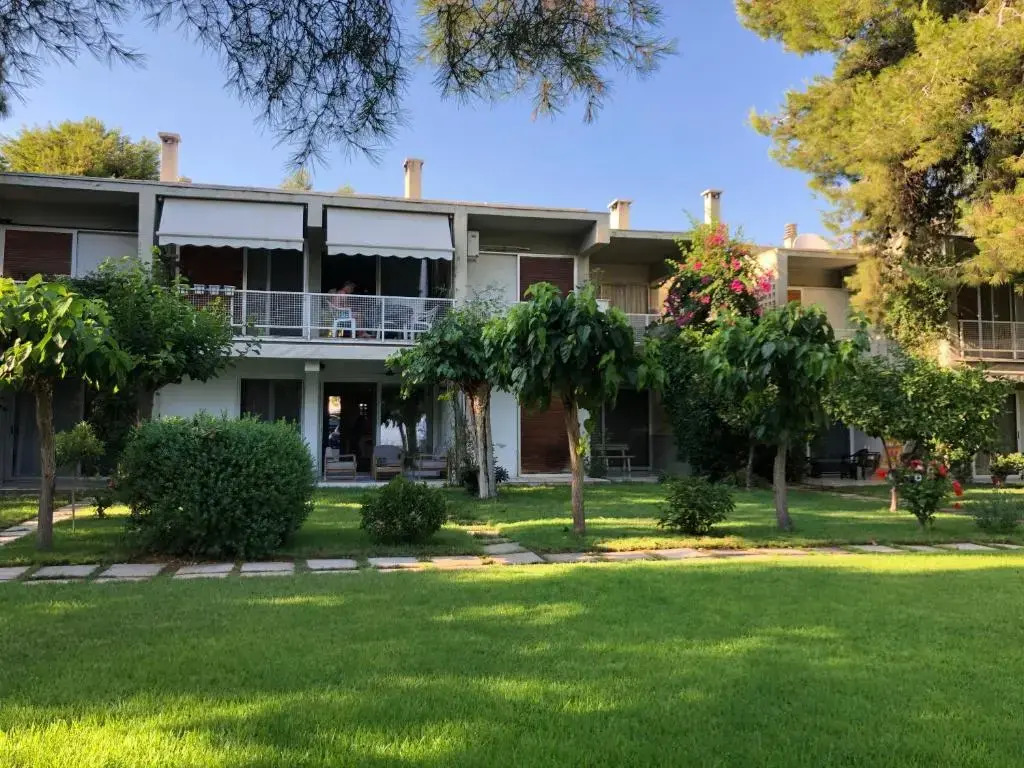 Garden Oasis by the Sea - Pool & Parking
