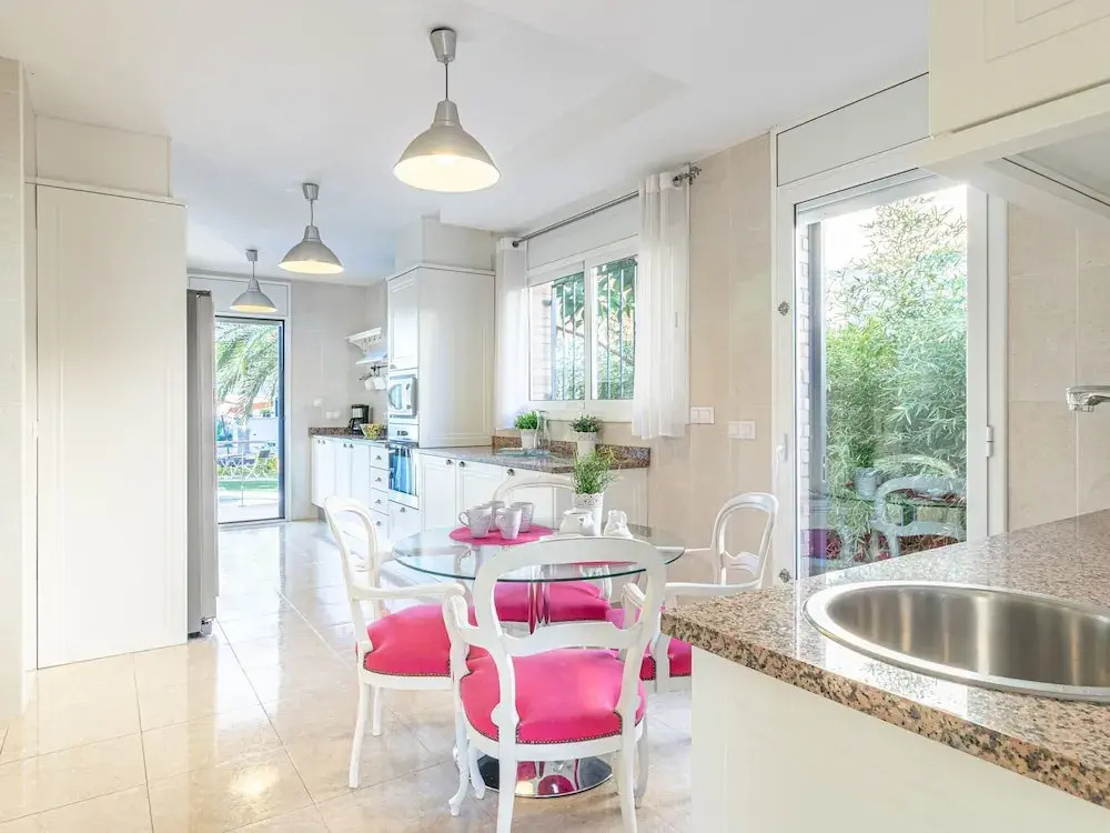 Stylish, Spacious Villa With Private Swimming Pool Walking Distance of the Beach