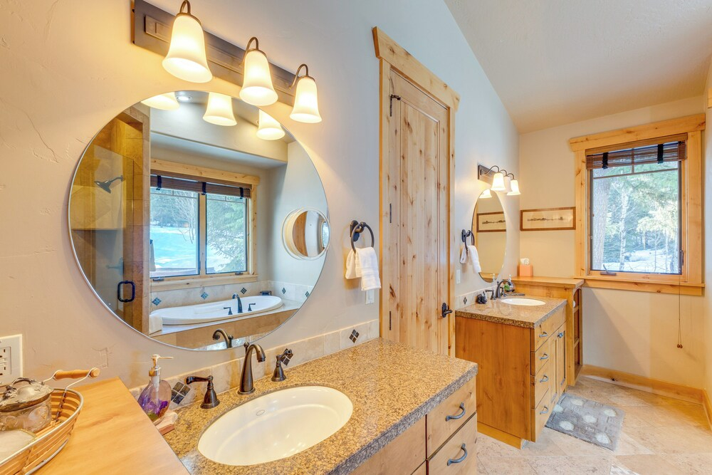 Ski-in/ski-out! Mtn-view Donnelly Home w/ Hot Tub