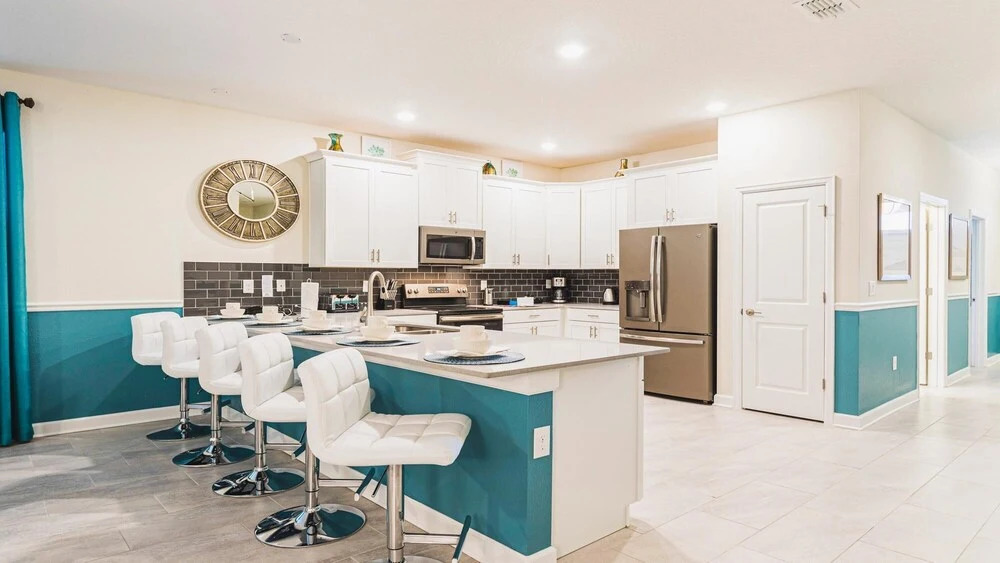 8BR Family Home w Pool Theatre Close to Disney